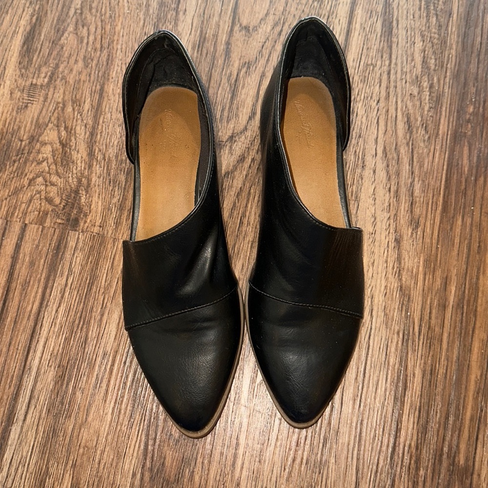 Woman’s shoes with Cut Out detail